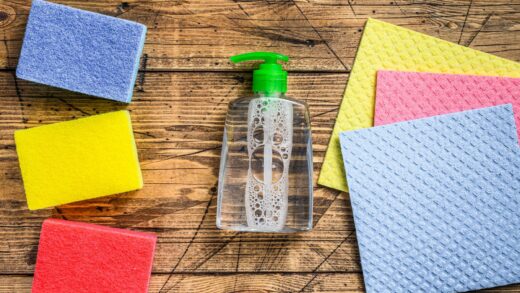 Środki czystości i szmatki i gąbki